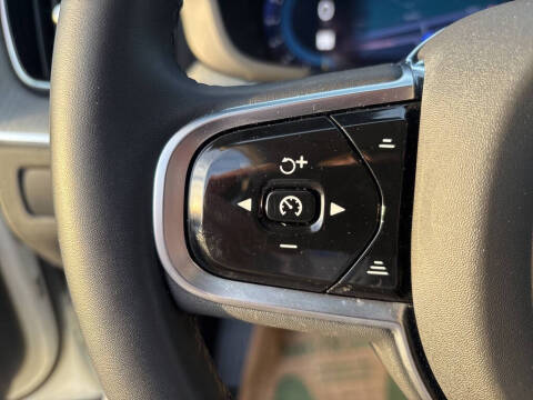 2025 Volvo XC60 B5 Plus Dark Theme