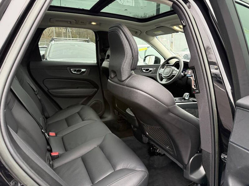 2023 Volvo XC60 B5 Plus Bright Theme