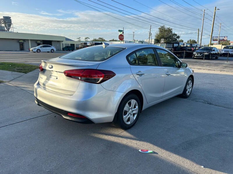 2018 Kia FORTE LX photo 4