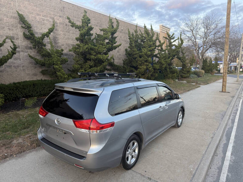 2013 Toyota Sienna LE 7-Passenger Auto Access Seat