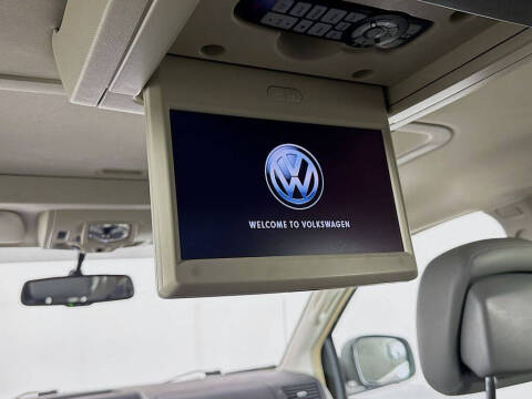 2011 Volkswagen Routan SEL Premium