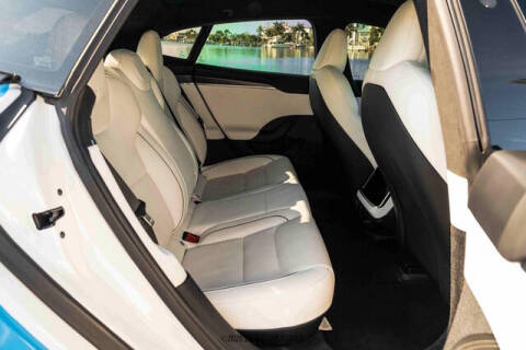 2022 Tesla Model S Plaid