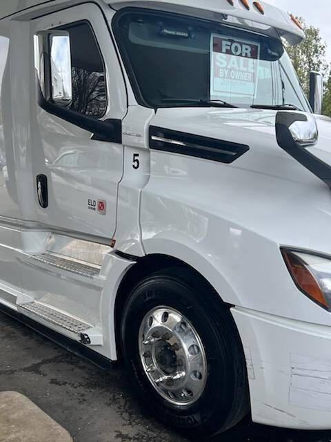 2018 Freightliner Cascadia for sale at RENOS AUTO SALES LLC in Waterbury, CT