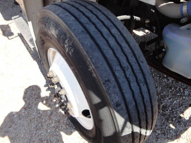 2021 Freightliner M2 106