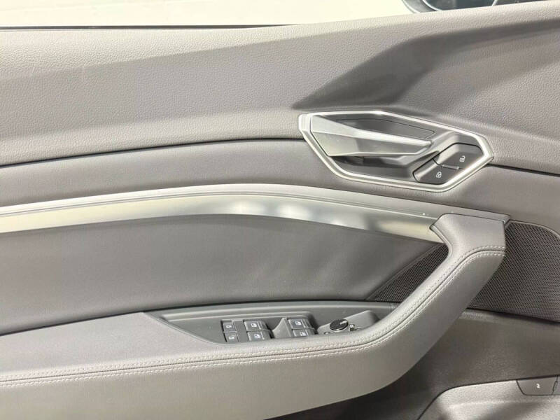 2019 Audi e-tron quattro Premium Plus