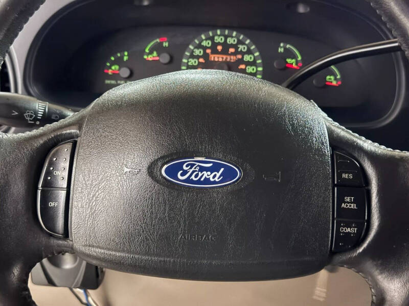 2002 Ford E-Series E-350 SD XLT