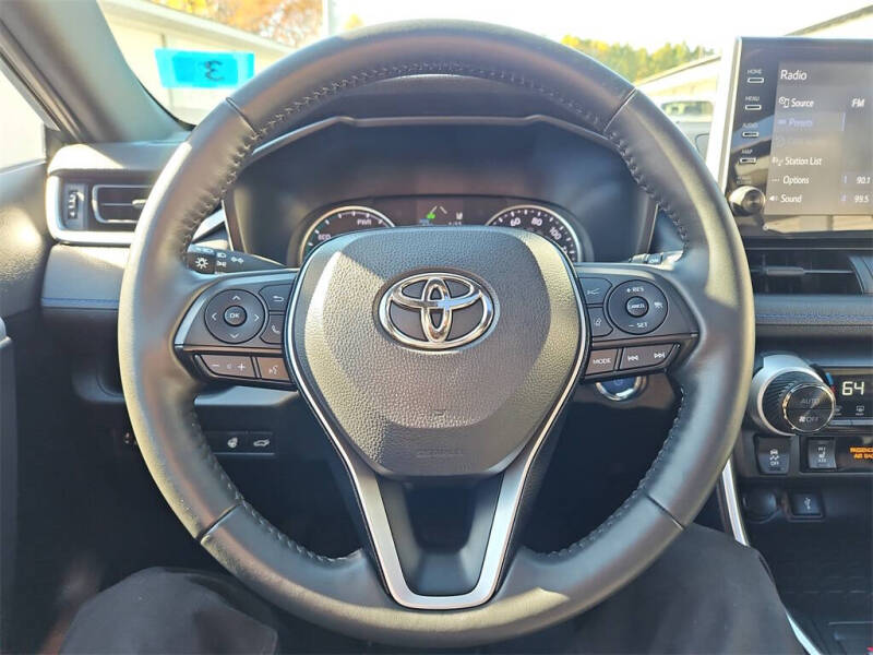 2022 Toyota RAV4 Hybrid SE