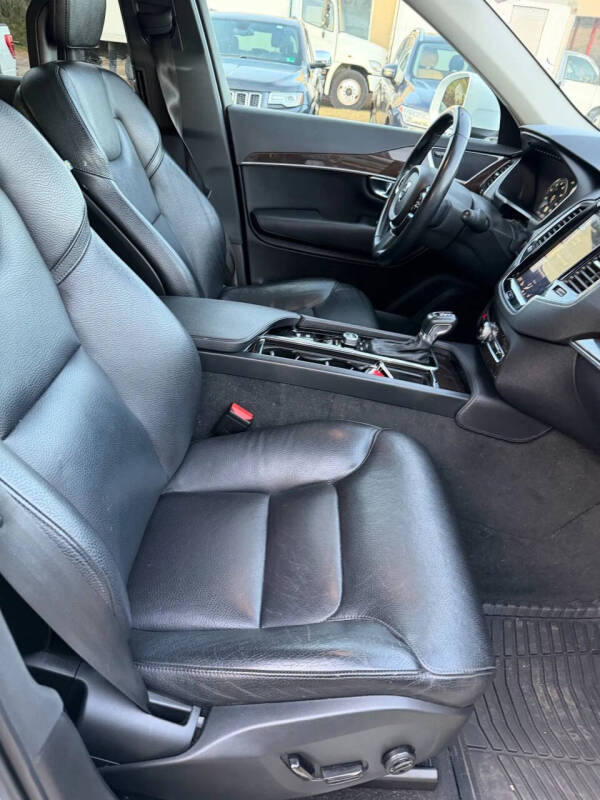 2017 Volvo XC90 T6 Momentum