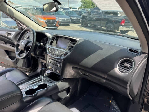 2017 Nissan Pathfinder SV