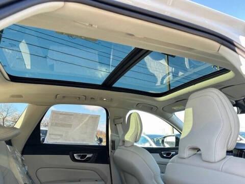 2025 Volvo XC60 T8 Plus Dark Theme