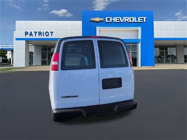 2025 Chevrolet Express 2500