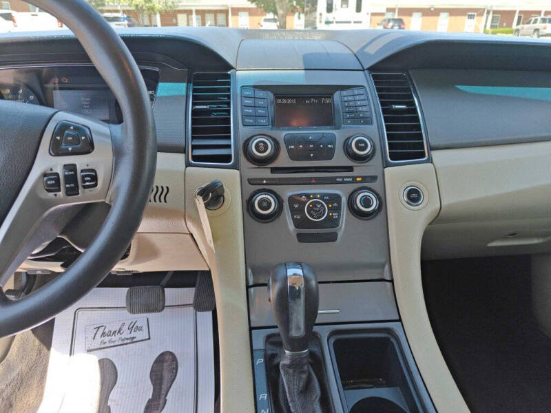 2013 Ford Taurus SE