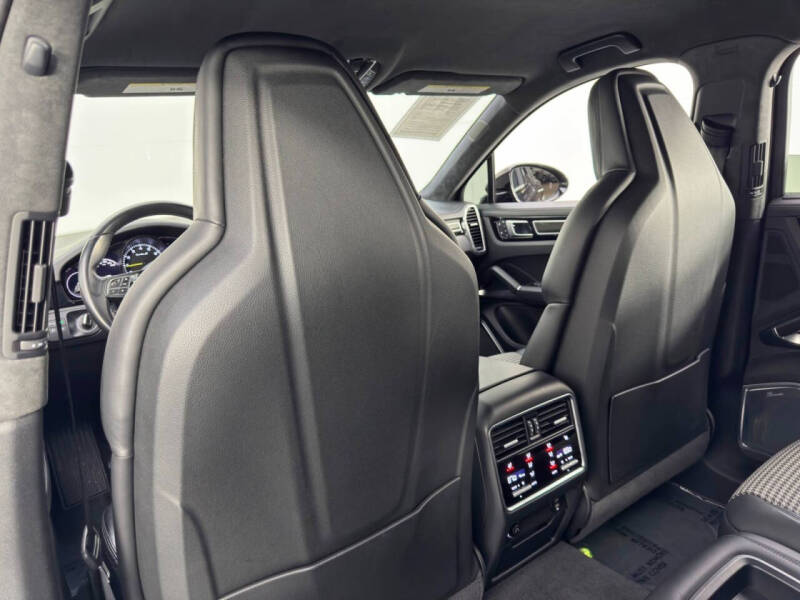 2022 Porsche Cayenne Turbo S E-Hybrid Coupe