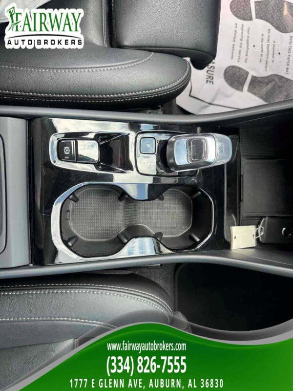 2025 Volvo XC40 B5 Plus Bright Theme