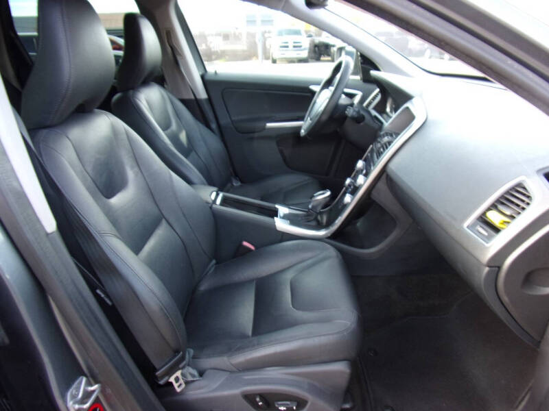 2016 Volvo XC60 T5 Drive-E Premier