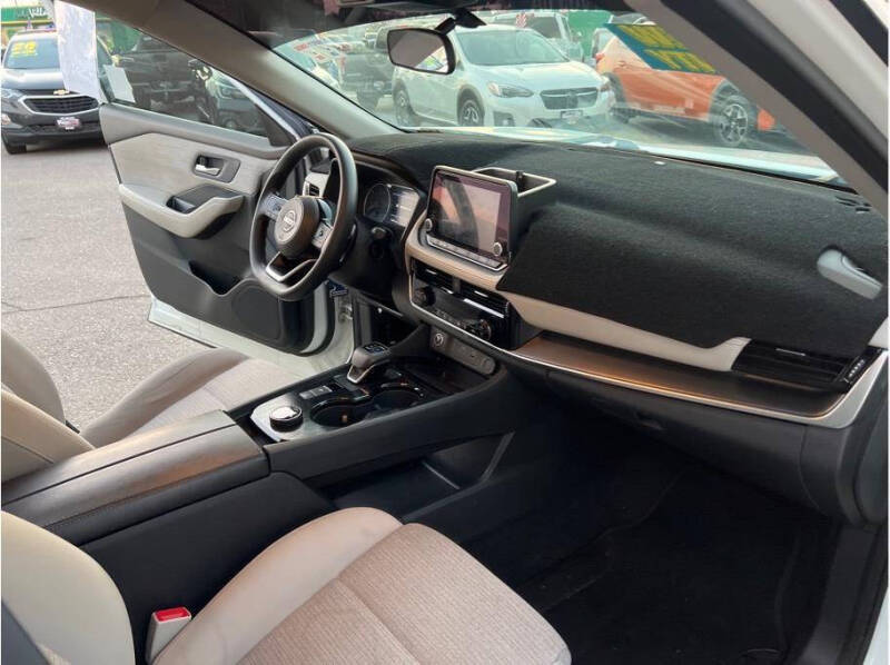 2022 Nissan Rogue SV