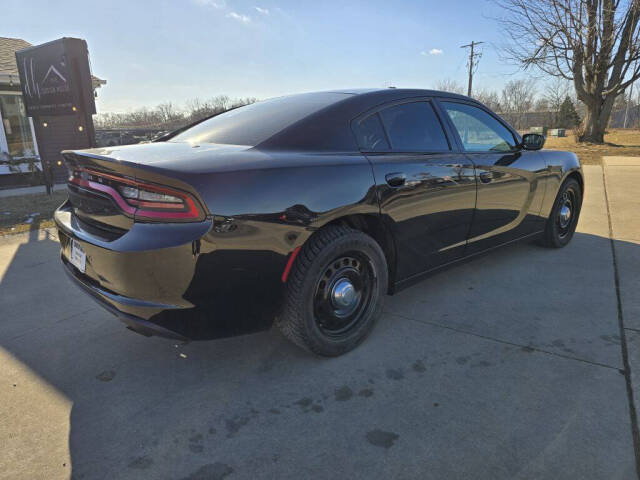 2017 Dodge Charger for sale at Bigfoot Auto in Hiawatha, IA