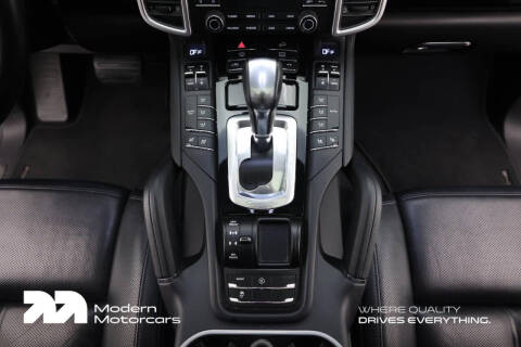 2017 Porsche Cayenne Platinum Edition