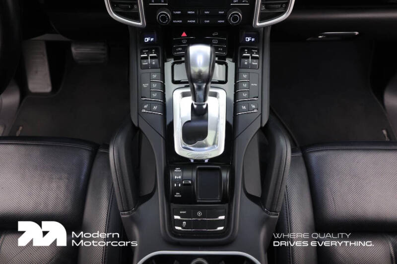 2017 Porsche Cayenne Platinum Edition