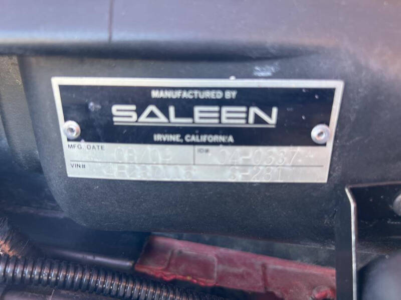 2004 Ford Mustang GT Deluxe