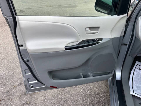 2011 Toyota Sienna LE 7-Passenger