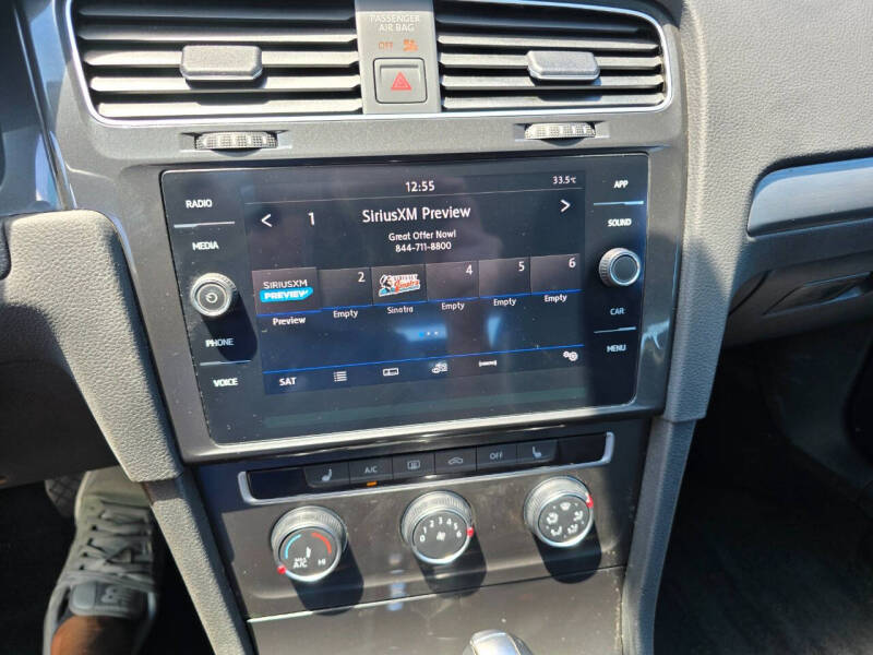 2019 Volkswagen Golf SE