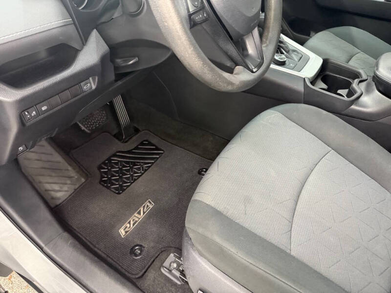 2020 Toyota RAV4 Hybrid XLE