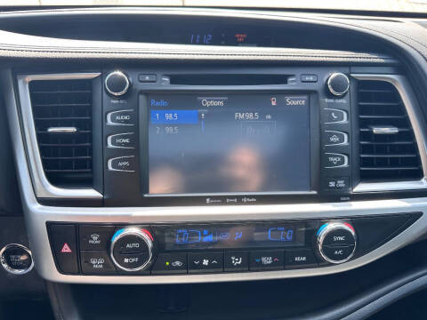 2017 Toyota Highlander SE