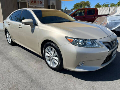 2013 Lexus ES 300h for sale at TRAX AUTO WHOLESALE in San Mateo CA