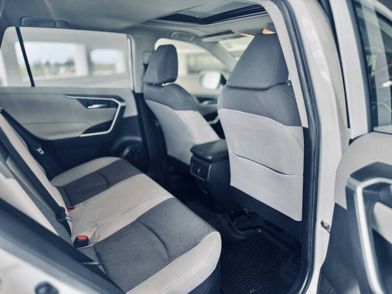 2020 Toyota RAV4 Hybrid XLE