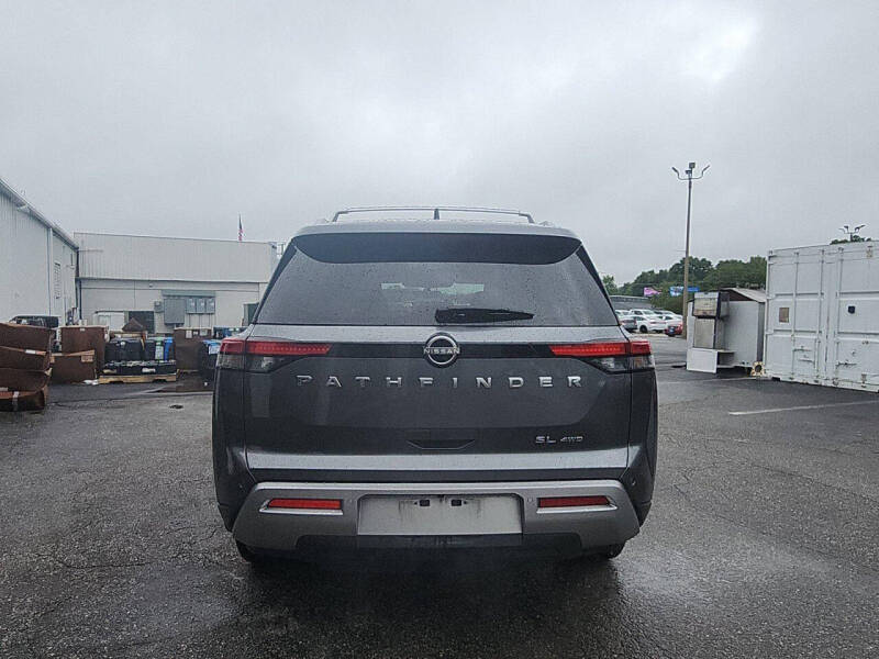 2025 Nissan Pathfinder SL