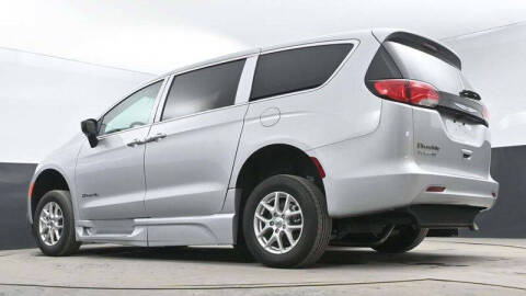 2024 Chrysler Voyager LX