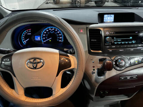 2013 Toyota Sienna XLE 8-Passenger