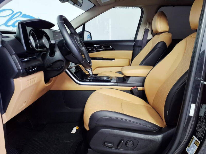 2023 Kia Carnival EX