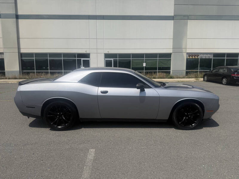 2016 Dodge Challenger SXT Plus