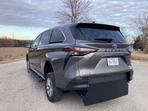 2024 Toyota Sienna LE 8-Passenger