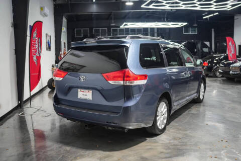 2013 Toyota Sienna LE 7-Passenger