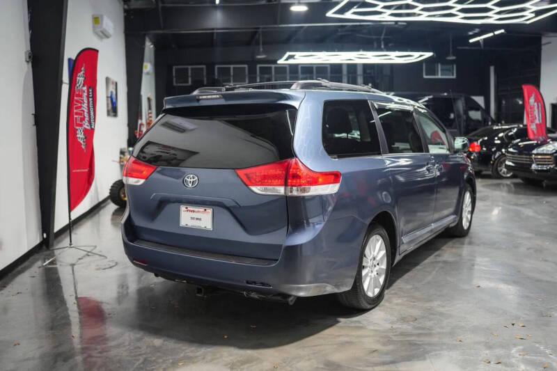 2013 Toyota Sienna LE 7-Passenger