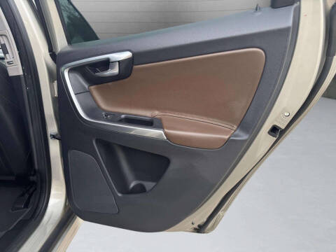 2017 Volvo XC60 T5 Dynamic