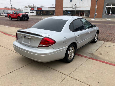 2004 Ford Taurus SE