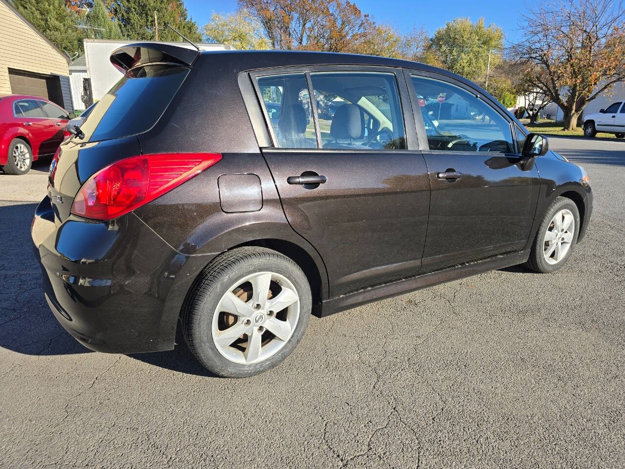 2011 Nissan Versa for sale at QUEENSGATE AUTO SALES in York, PA