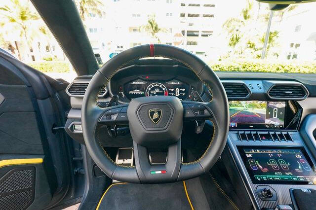 2023 Lamborghini Urus Performante