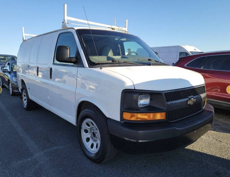 2013 Chevrolet Express Cargo Work Van photo 2