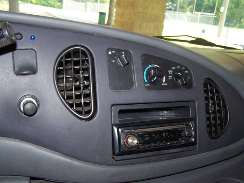 2005 Ford E-Series E-350 SD