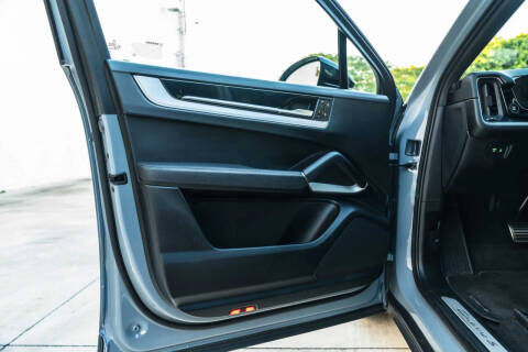 2024 Porsche Cayenne S Coupe