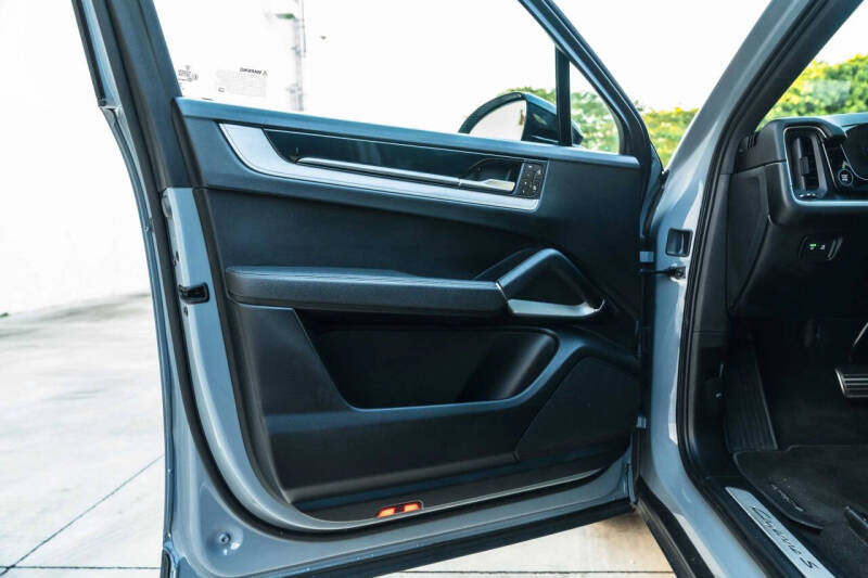 2024 Porsche Cayenne S Coupe