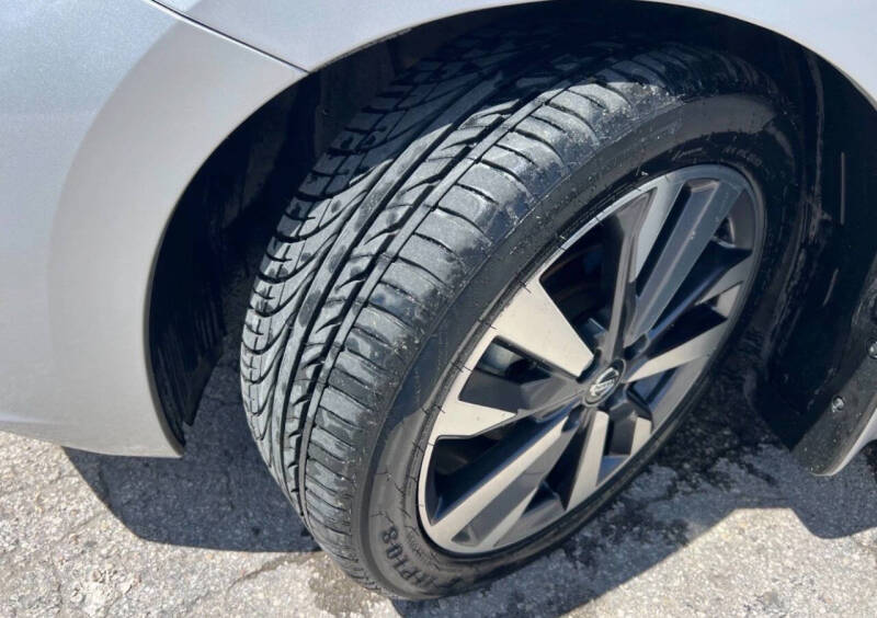 2020 Nissan Versa SR