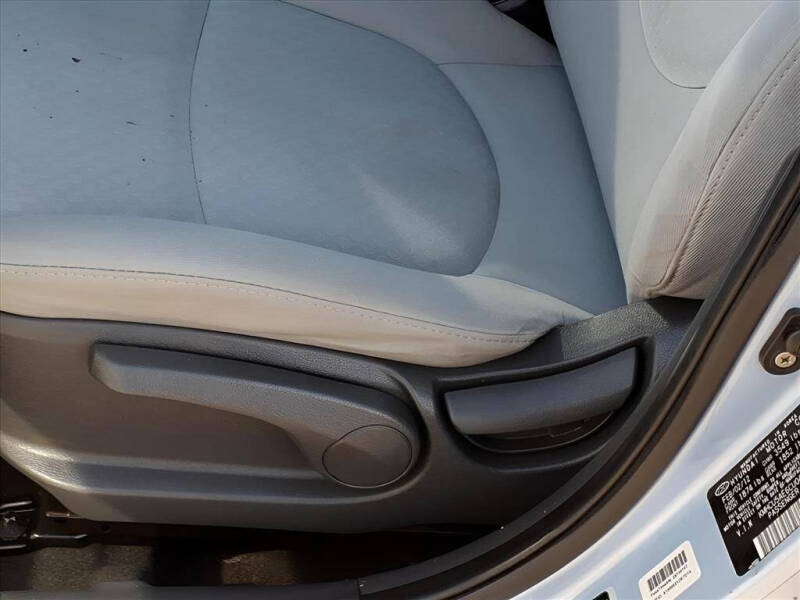 2012 Hyundai Accent SE