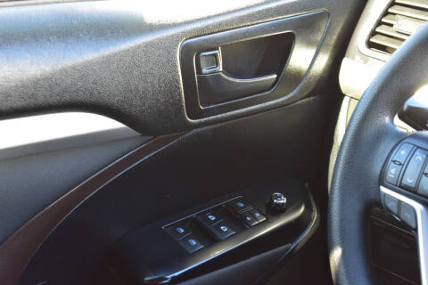 2017 Toyota Highlander LE