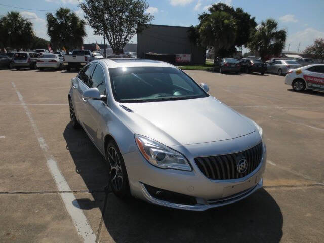 2017 Buick Regal Sport Touring's photo